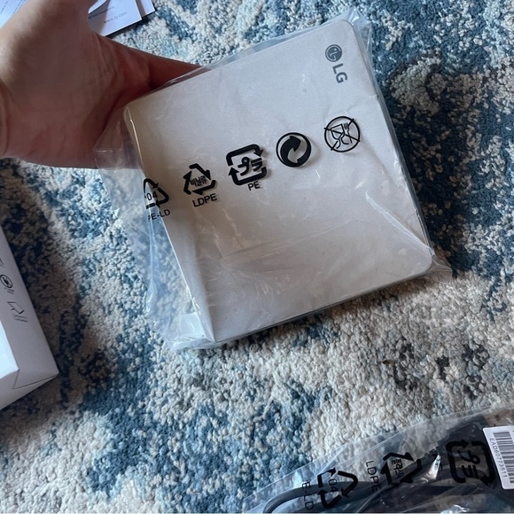 LG Ultra Slim Portable DVD WRITER SuperMulti BLADE - Picture 2 of 8